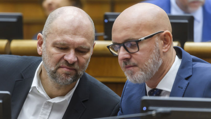 Grohling zabuchol Sulikovi dvere do SaS zastala sa ho iba jedna poslankyna Syn Filip zosmiesnil sefa liberalov