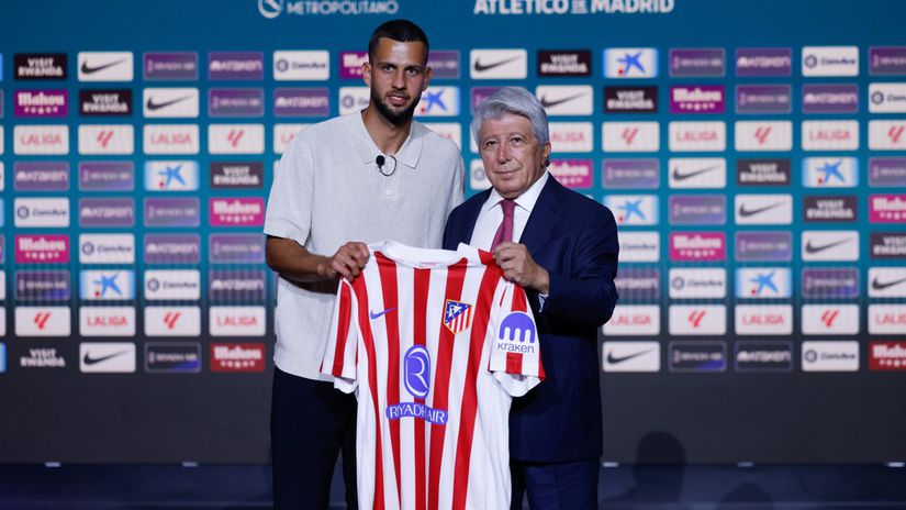 Ich pravnik dorazil o druhej v noci