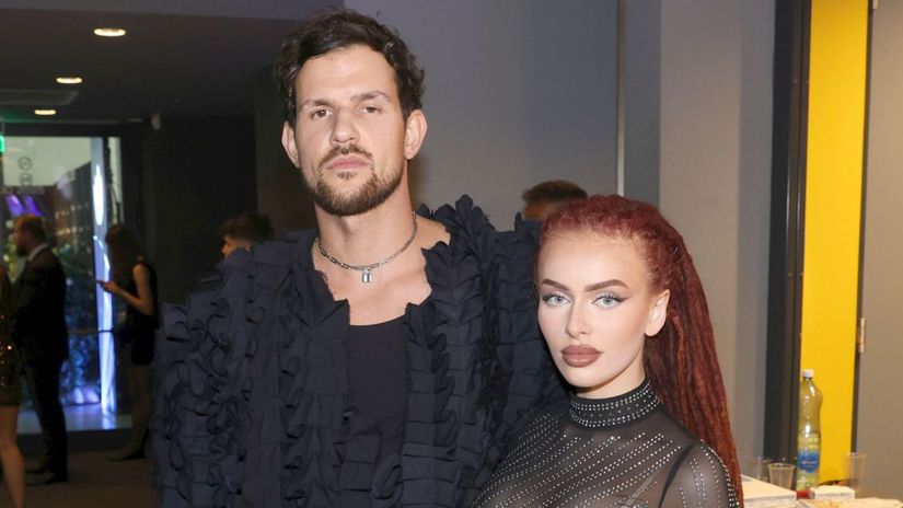 Ludia kritizuju tehotnu Rachel za tance a festivaly