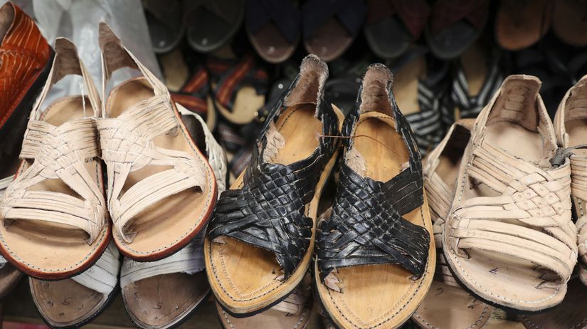 Mexiko kritizuje sandale Adidas kopiruju domorodu obuv