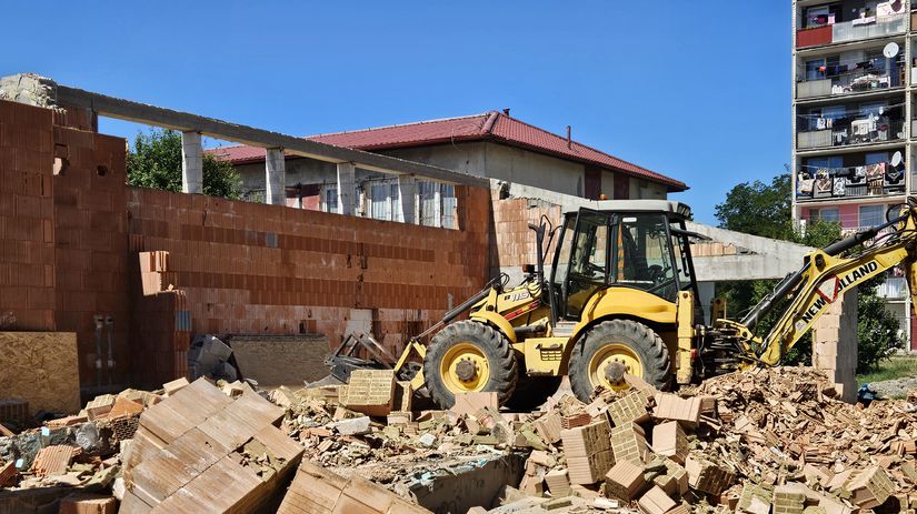 Na Luniku IX likviduju rozostavanu skolku ktora sa rozpadla