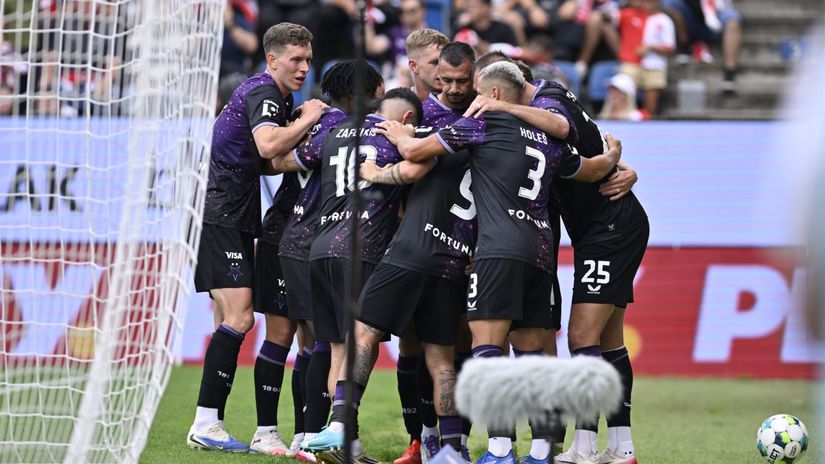 Rozhodla Schranzova hlava Slavia prezila vylucenie a penaltu Rigo vybavil bod nadhernou bombou