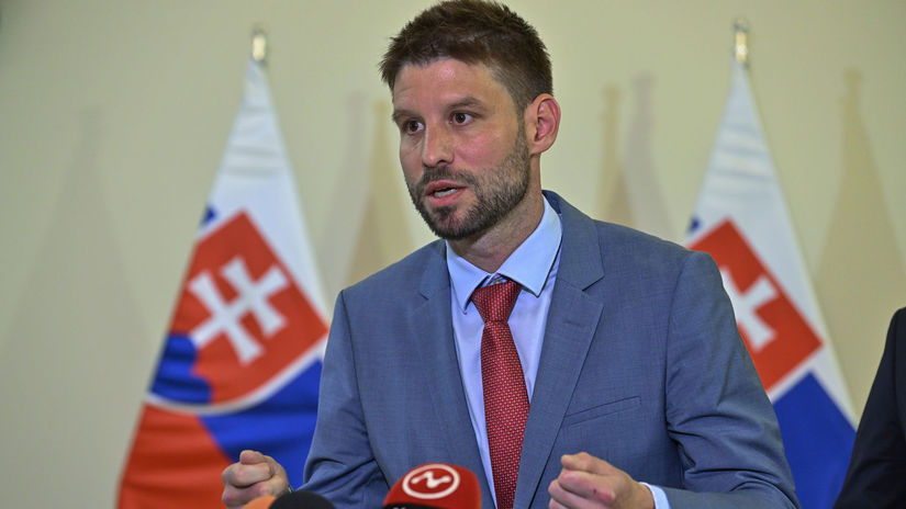 Simecka Ficova vlada vedome snazi izolovat Slovensko