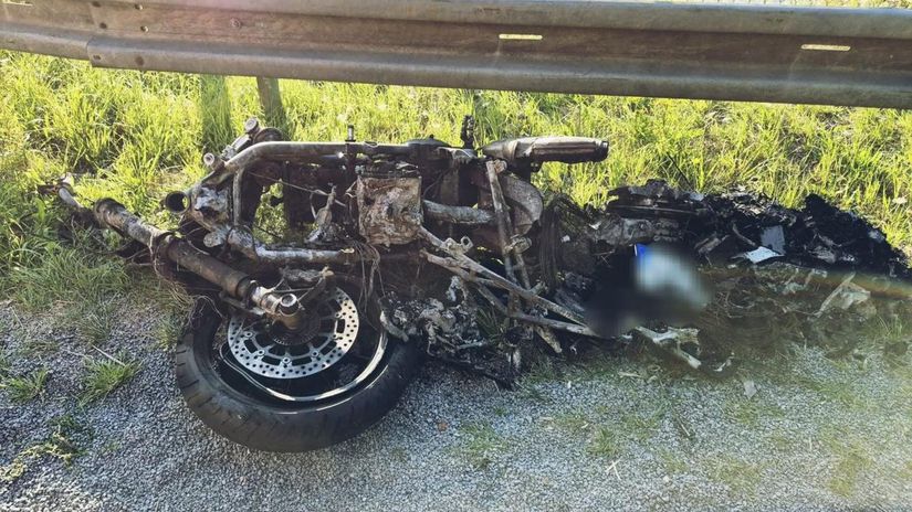 Tragedia nedaleko Hrinovej motorkar celne zrazil auto