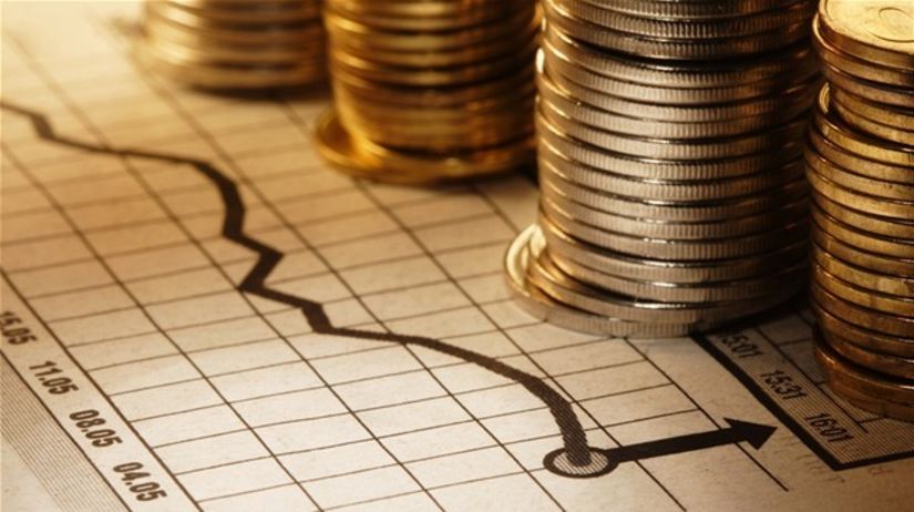Francuzov dobehli dlhy a nestabilita Fitch znizila rating
