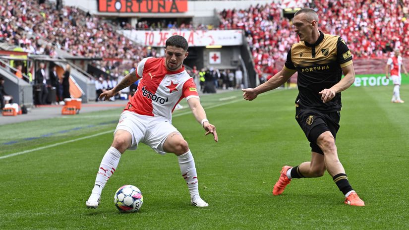 Futbalova vojna v Cesku Kluby zakazali novinari protestuju