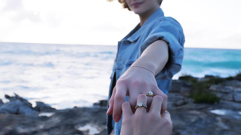 Niekdajsia detska hviezda sa vydala za modelku