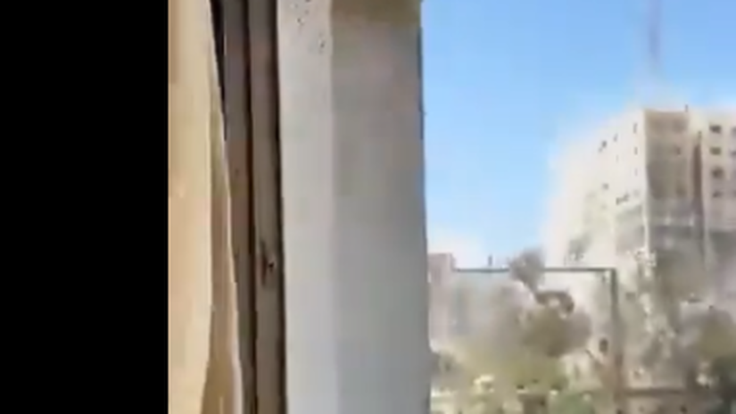 Padla ako domcek z karat Izrael zasiahol budovu v Gaze