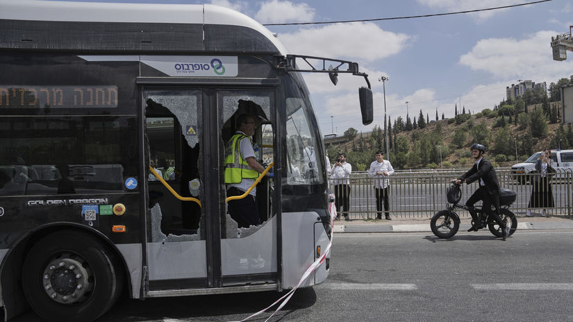 Strelba v Jeruzaleme si vyziadala sest mrtvych