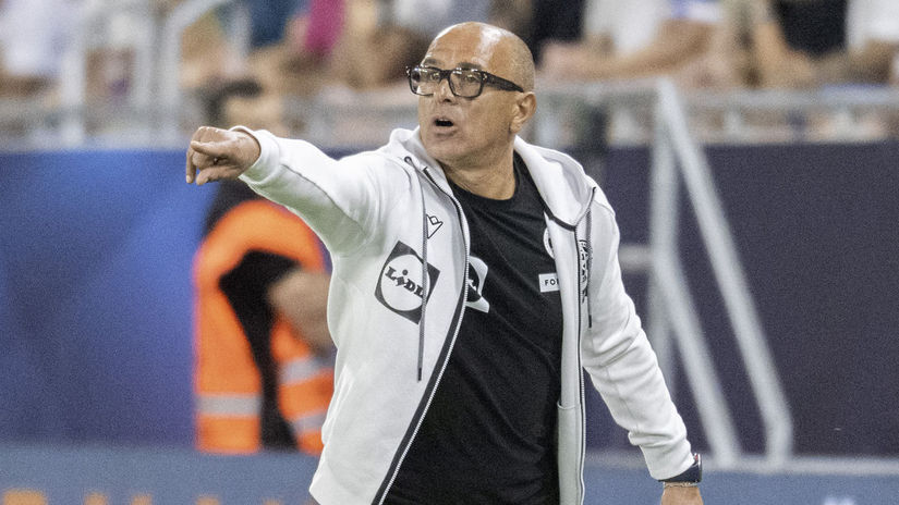 Tento vecer patri vsetkym Slovakom snad im prinesieme este vela radosti usmieval sa Calzona Co odkazal kritikom