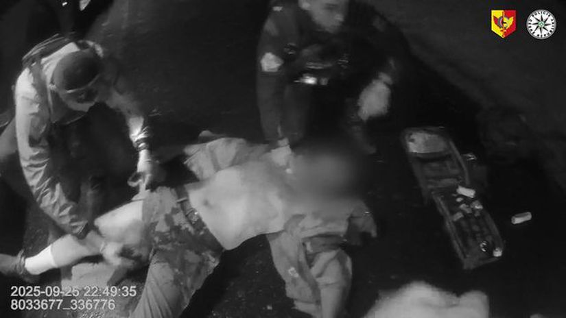 VIDEO Krvavy utok v prazskej MHD Pachatel pobodal dvoch muzov dozivotie mu hrozi za pokus o vrazdu