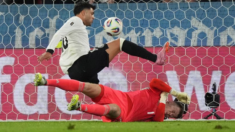 Zavanaloto hanbou Nemcov vypiskali po prvom polcase stastna ruka Nagelsmanna