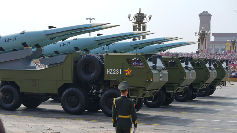 Zbrojny arzenal buducnosti Cina ukazala silu na prehliadke