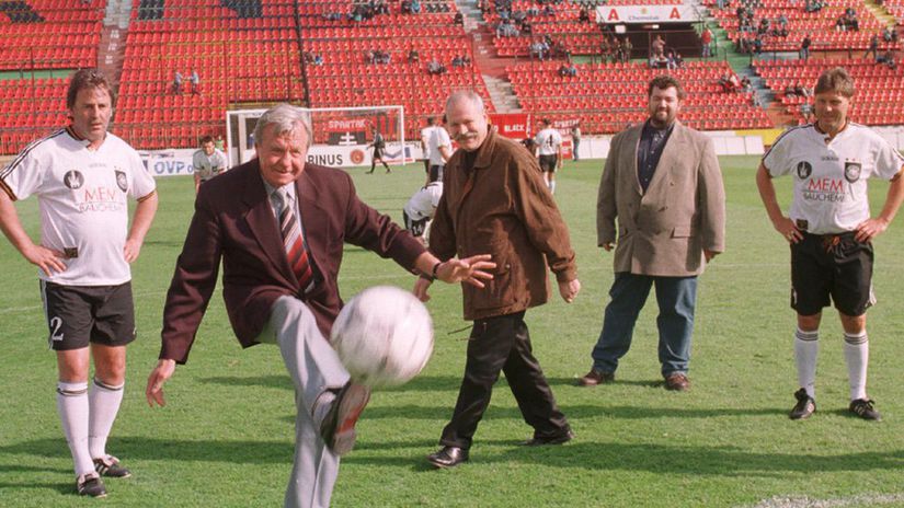 Buldog Sialenec a Ceni nicili superov Legendy vymieraju