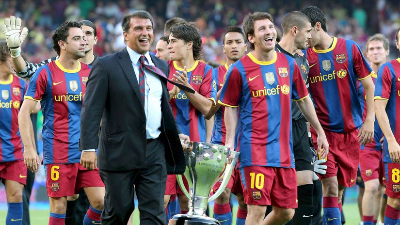 Chcem sa vratit na Nou Camp navnadil fanusikov Messi Sef Barcelona Laporta ich vratil na zem