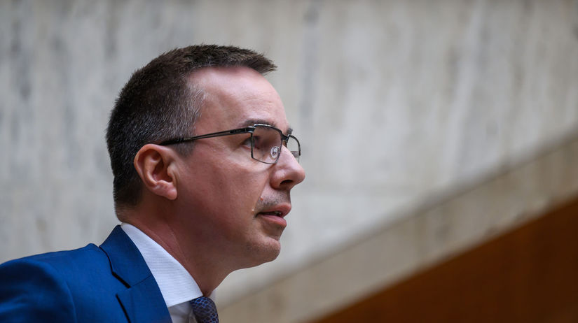 Erik Tomas Skratene konanie o navrhu noveho uradu