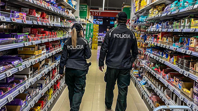 Policia prichytila zlodejov v obchodoch niektori nukali ukradnuty tovar