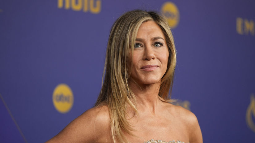 Tradicna Aniston Odvaznymi fotkami bura myty o starnuti