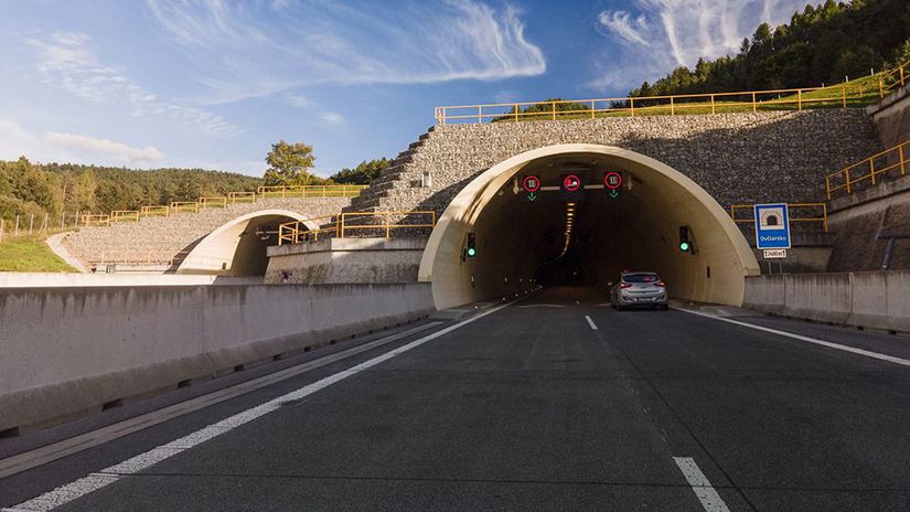 Dolezite usek D1 Hricovske Podhradie Lietavska Lucka uzavrety do pondelka