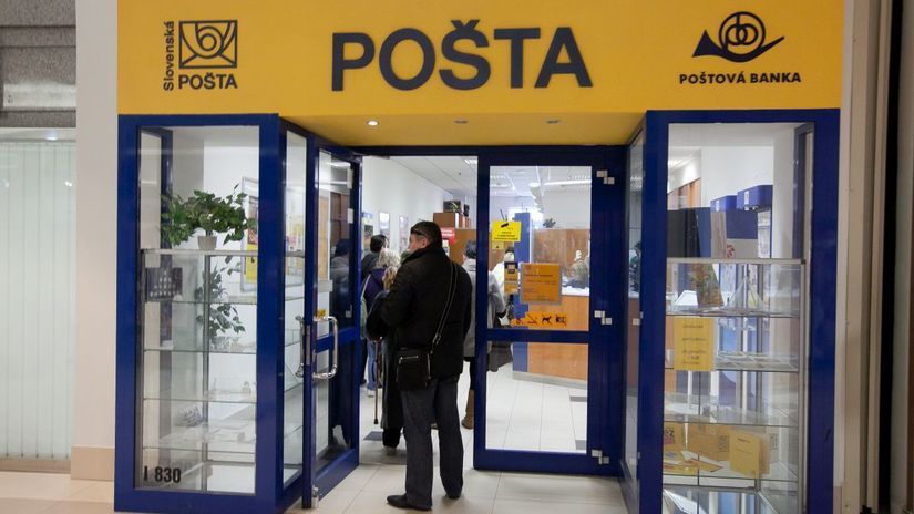 Had v baliku a nafuknute balony kuriozity v poste