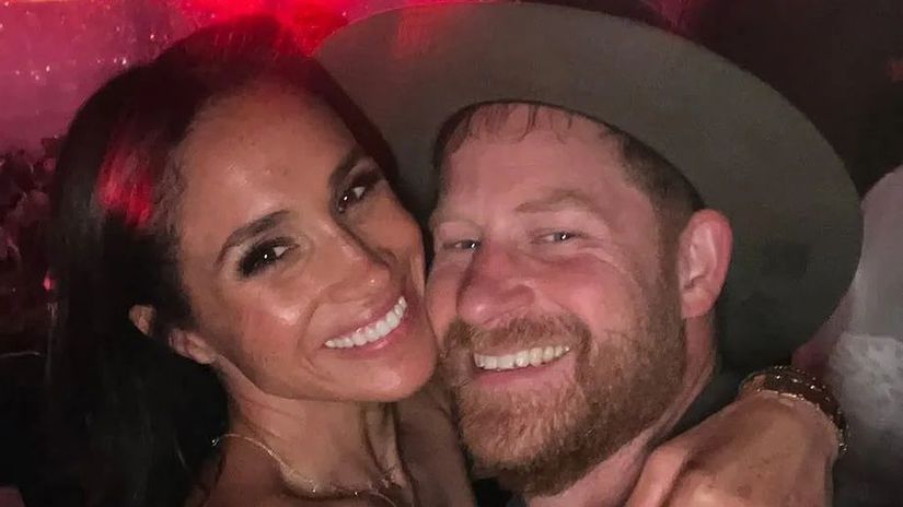 Harry a Meghan necakane ukazali deti Princ Archie a princezna Lilibet rastu ako z vody
