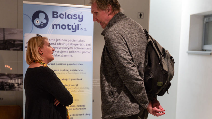 Martin vysoky 219 cm Uzivam si zivot nosim suknicku a lakujem si nechty