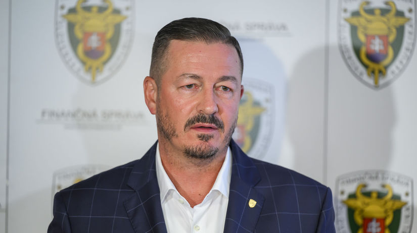 Den po razii u sefky Piratov dostal Kiss a jeho rodina vyhrazzky smrtou Financna sprava bola evakuovana