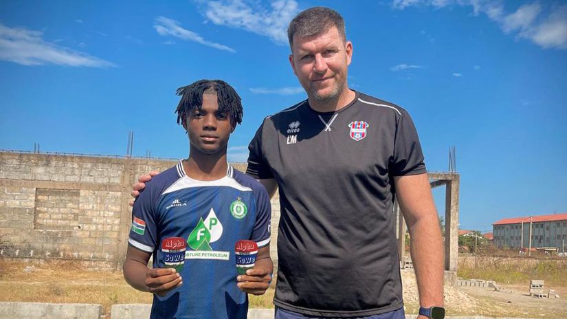 Hraval v Premier League a v reprezentacii teraz meni zivoty v Gambii