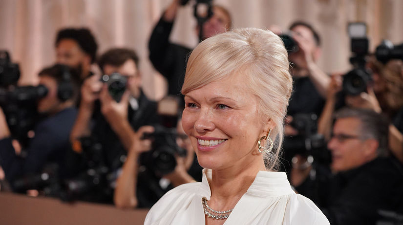Ikonicka Pamela Anderson je spat a krajsia nez kedykolvek predtym