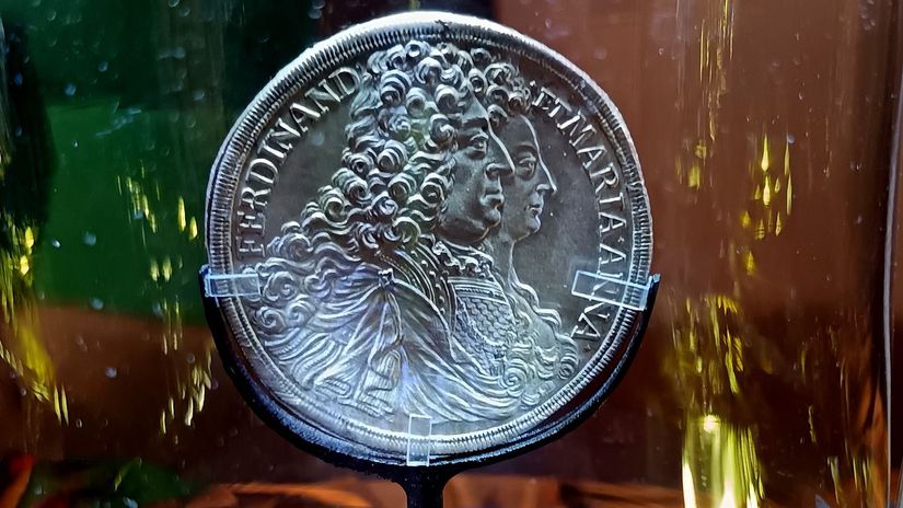 Poklad z Pinkovych Kracijan Pri kopani bazena nasli v krcahu 364 vzacnych minci