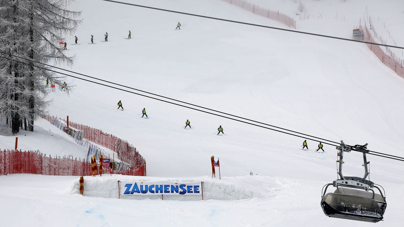 V noci napadlo 40 centimetrov snehu preteky zrusili