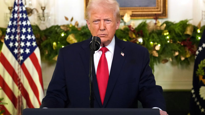 VIDEO Trump do Davosu let nhradnm lietadlom Air Force One malo technick poruchu
