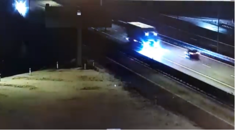 VIDEO Vodic sa nebezpecne rutil po dialnici v protismere Dokonca obisil aj policajtov