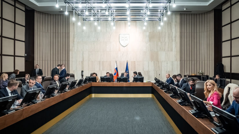 Vlada zastropovala ceny tepla pre obecne byty