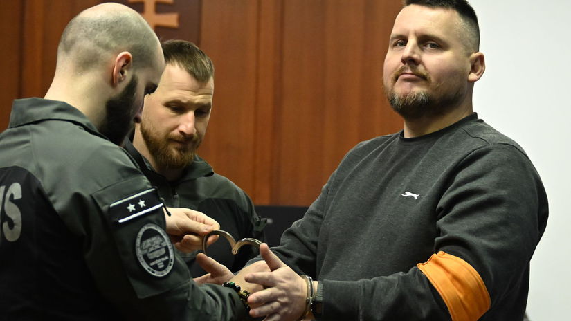 Vychoval ma moslim pracoval som pre Zidov Bombic vyhlasil ze si nikdy nemyslel ze by biela rasa bola nadradena