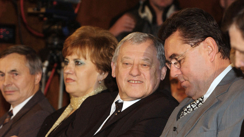 ako byvaleho slovanistu ma to velmi hneva staci sa pozriet co sa deje na slovensku aj hokej je prepojeny s politikou