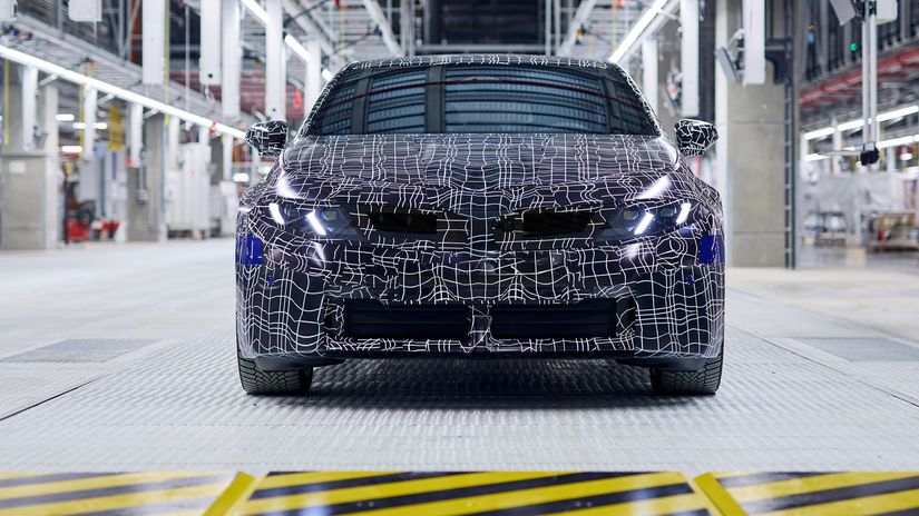 BMW i3 Elektricky sedan sa blizi Prve kusy uz schadzaju z vyrobnych liniek