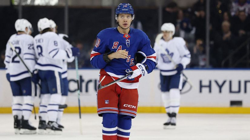 Chlapec ktory zarabamiliony v NHL mohol ist pracovat do bane Po ostrch narazkach na Putina si dal s kritikou pauzu