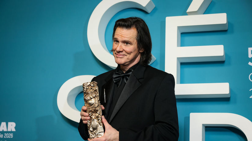 Jim Carrey v Parizi shokal odhalil zenu ktoru miluje Po jeho boku sa objavila aj dalsia krasna neuveritelna