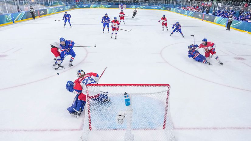 Ruska vlajka pred ocami americkej elity Hry sa poriadne nezacali a uz riesia prvy skandal