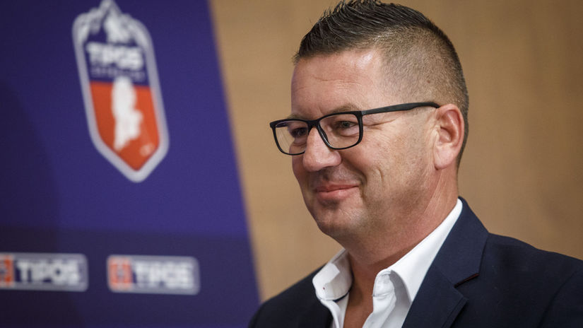 Sokujuce Majitel slovenskeho hokejoveho klubu skoncil vo vazeni Je podozrivy z ublizania na zdravi a vydierania