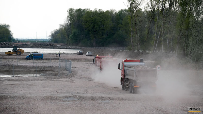Tragedia na stavbe obchvatu 68 rocny muz prisiel o zivot nasli ho pri stroji na pracu