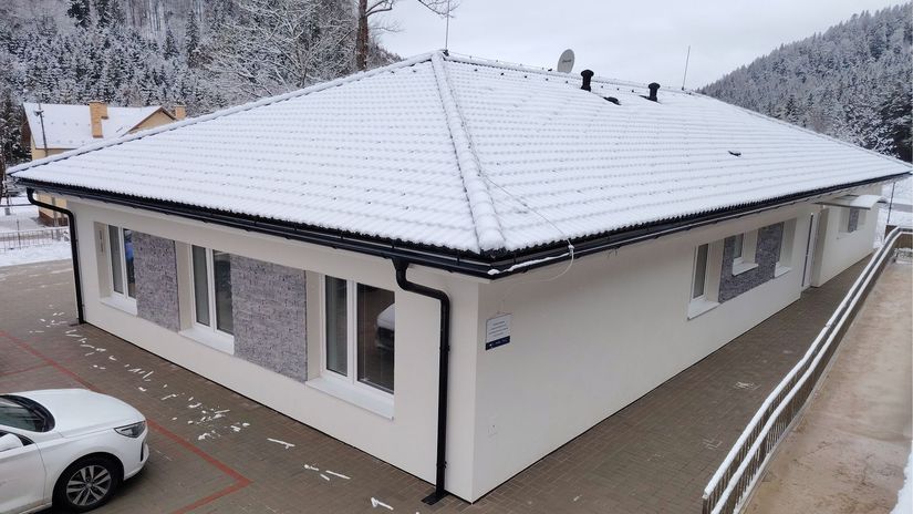 Tucet zien si uziva pocit nezavislosti v novom dome Doteraz zili vo velkej komunite a teraz sa tesia na sukromie