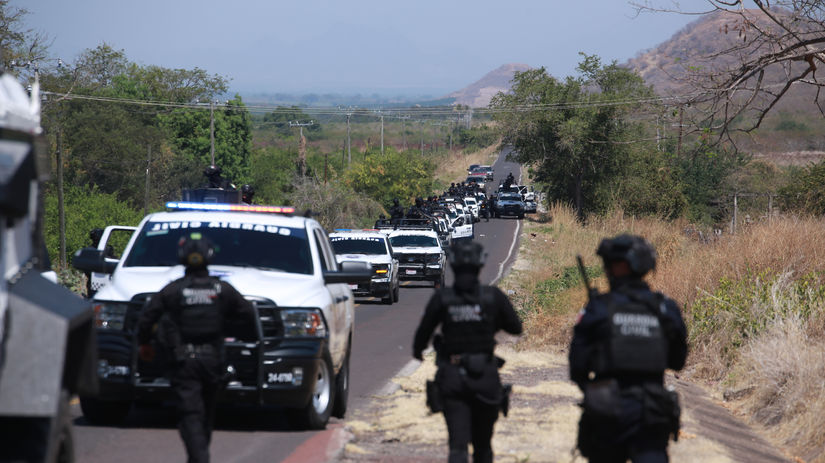 Zablokovali cesty podpalovali auta i podniky Anarchia v Mexiku Vsetko je v poriadku ubezpecuje sef FIFA pred MS vo futbale