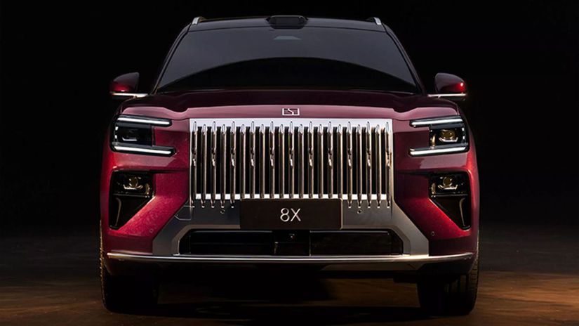 Zeekr 8X Cinske SUV s vykonom 1 400 koni a dojazdom 1 000 km Z prednej strany zahanbi aj Rolls