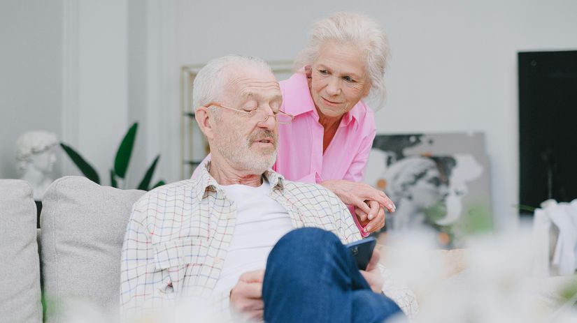 najlepsich 5 sprav ktore by vam nemali ujs obmedzenie platieb v hotovosti nove pravidla pre bezplatne vlaky neskorsi odchod do dchodku boj proti fiktivnym zivnostiam a prisnejsie pokuty pre vodicov