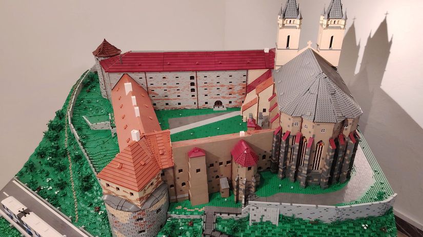 oblubena hracka nema hranice pohyblivy potterov parny stroj a benediktinsky klastor z LEGA pritahuju davy