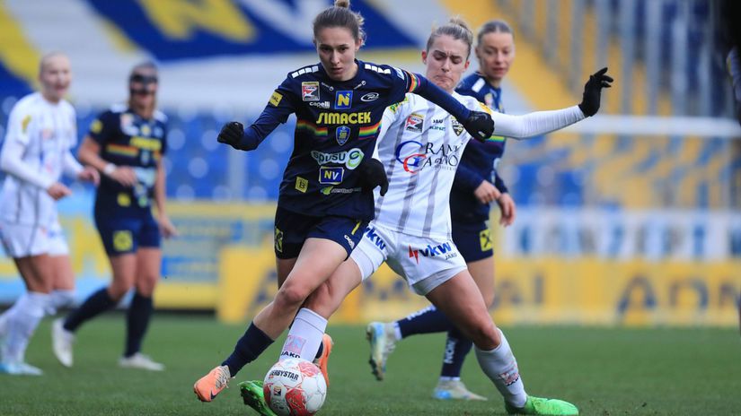 skandal u susedov funkcionar natacal futbalistky v sprchach dostal smiesny trest