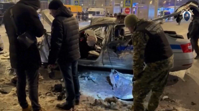 smrtelny utok v moskve muz odpalil vybocin u pri policajnom aute video to zachytilo