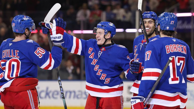 Adam Sykora hviezdou zapasu Prvy gol Slovaka v NHL pri debute na slavnom Madison Square Garden
